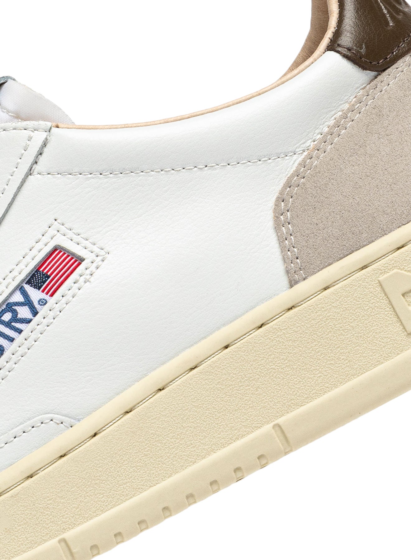 Autry LS15 – Medalist Low White / Beige Suede Sneakers | סניקרס Medalist